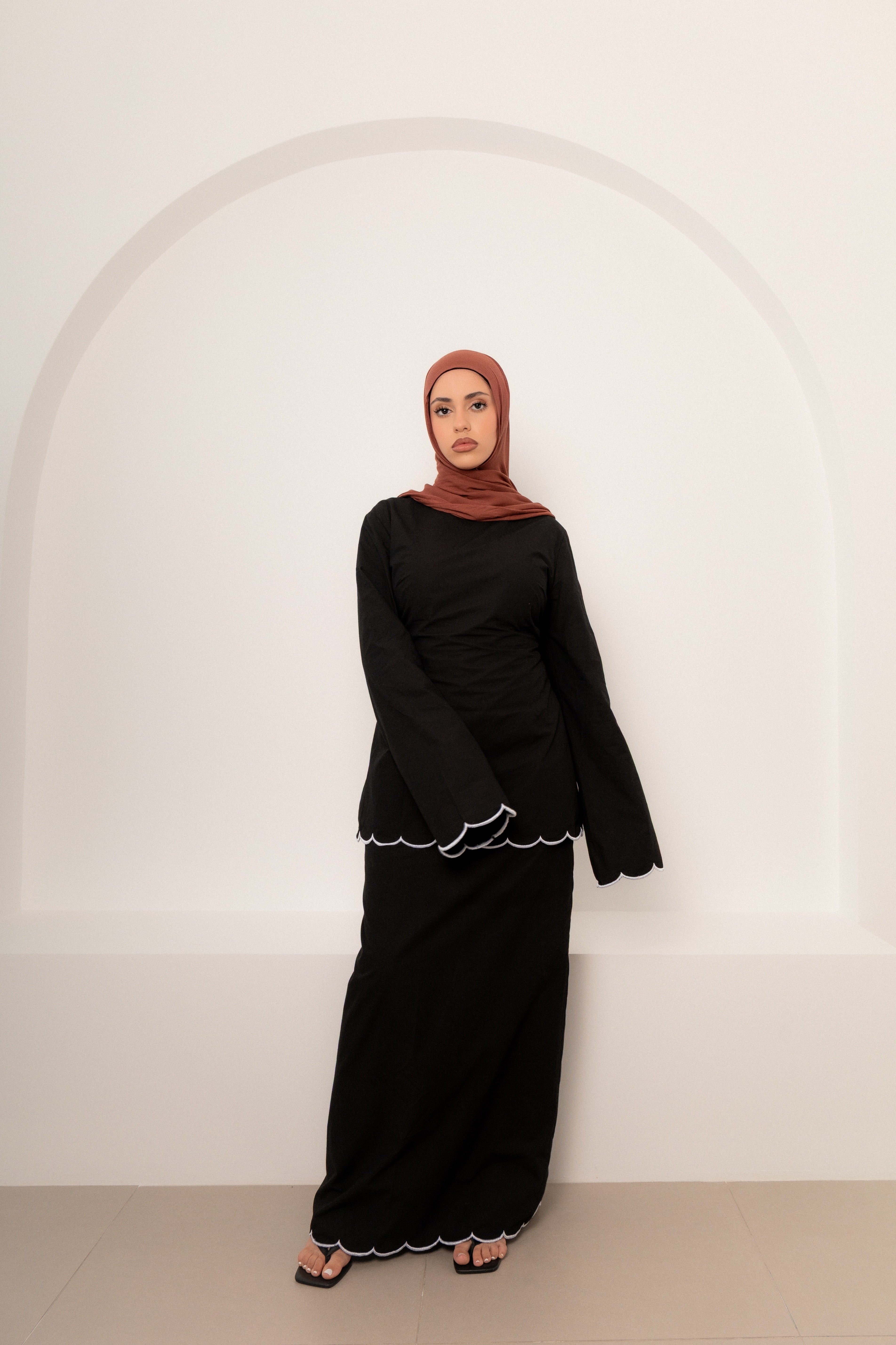 Odette Scallop Modest Set Black